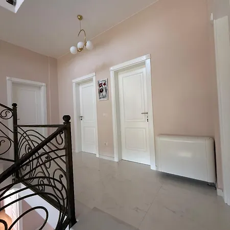 31 Ad Villa *