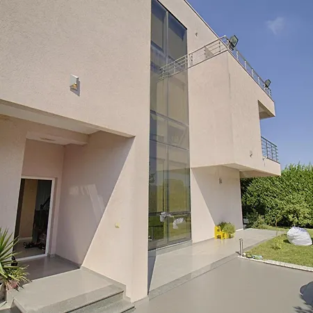 31 Ad Villa Hamallaj